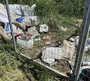Άγ. Γεώργιος Φερών: Ο κλωβός είναι για την περισυλλογή των συσκευασιών των φυτοφαρμάκων