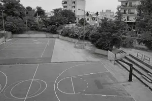 Στη ΜΕΘ 13χρονη – Έπεσε από τον 1ο όροφο του σχολείου της 