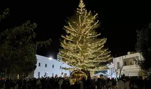 Πάρος: Μια λαμπερή βραδιά στην Παροικία! Μαγευτική Χριστουγεννιάτικη εκδήλωση (Βίντεο)