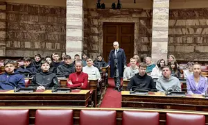 Μ. Χαρακόπουλος σε μαθητές: Fake news και με σφραγίδα του AI