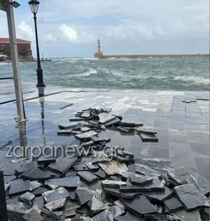 Χανιά | Τα άγρια κύματα «σήκωσαν» τις πέτρες στο Ενετικό Λιμάνι - Ζημιές στην ακτή Κουντουριώτη | Photos
