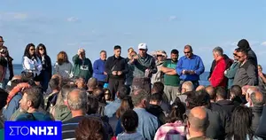 Επιμένουν στο μπλόκο του λιμανιού κτηνοτρόφοι της Λέσβου