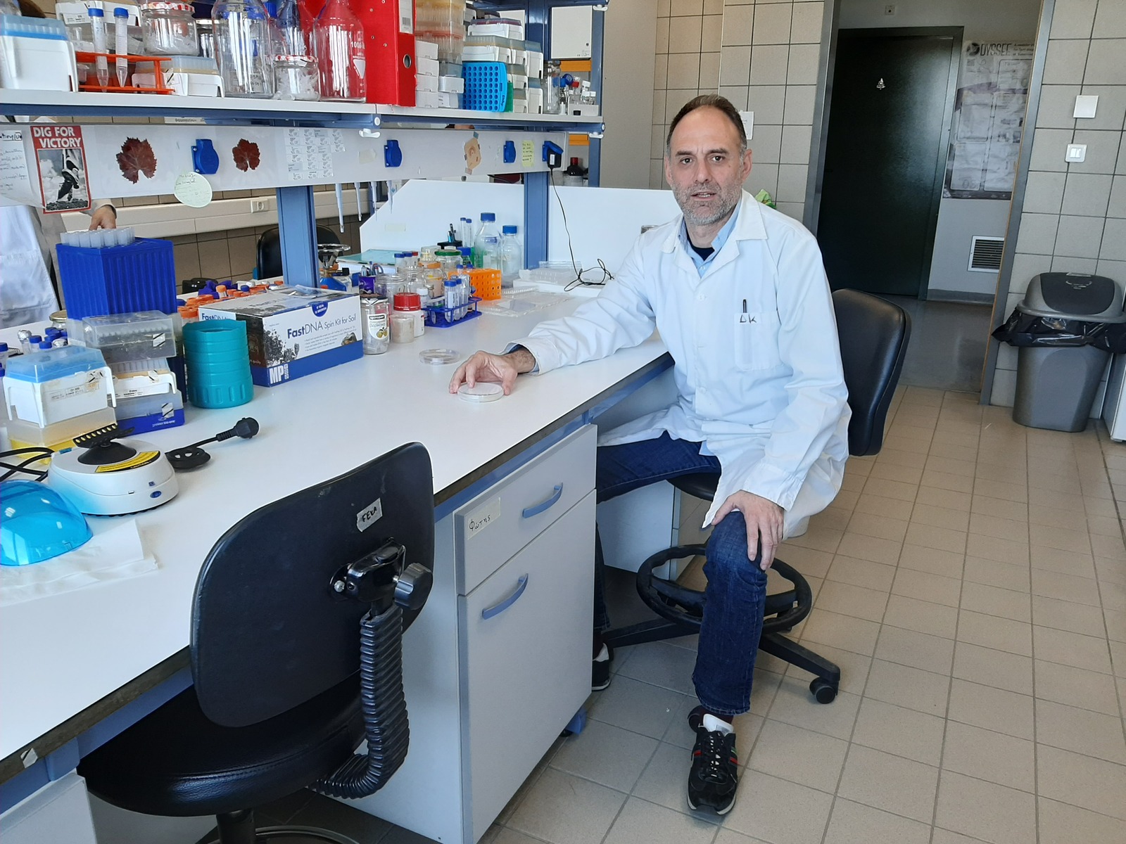 Ο Καθηγητής Δημήτρης Καρπόυζας