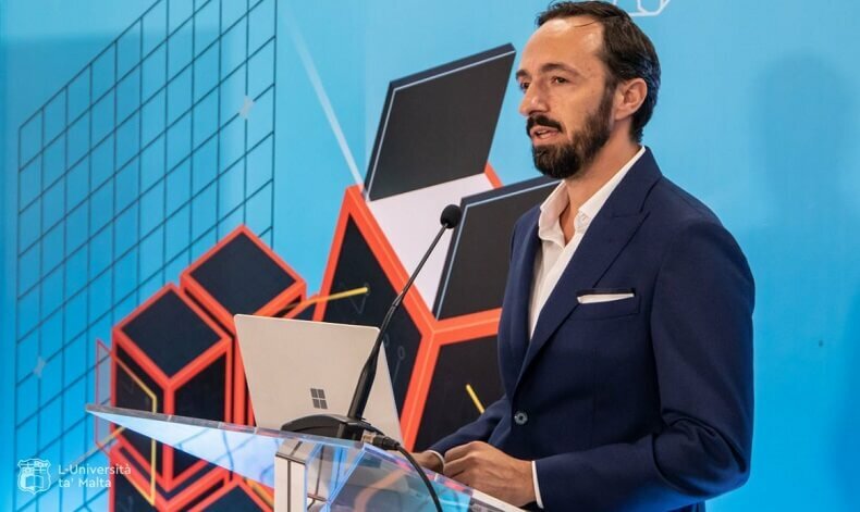 Ο καθηγητής Γεώργιος Γιαννακάκης