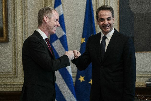 μητσοτακης κορονοιο χειραψια