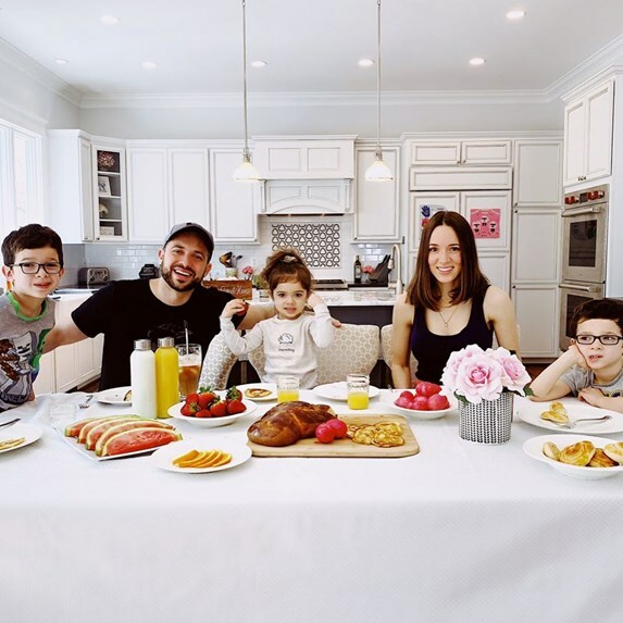 Το Πάσχα που πέρασε η Καλομοίρα με την οικογένειά της