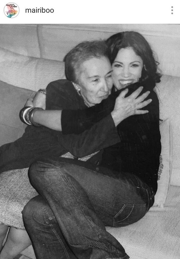 Η Μαίρη Συνατσάκη με τη γιαγιά της