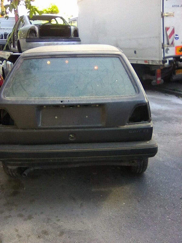 Εγκαταλελειμμένα αυτοκίνητα στο δήμο Αιγάλεω