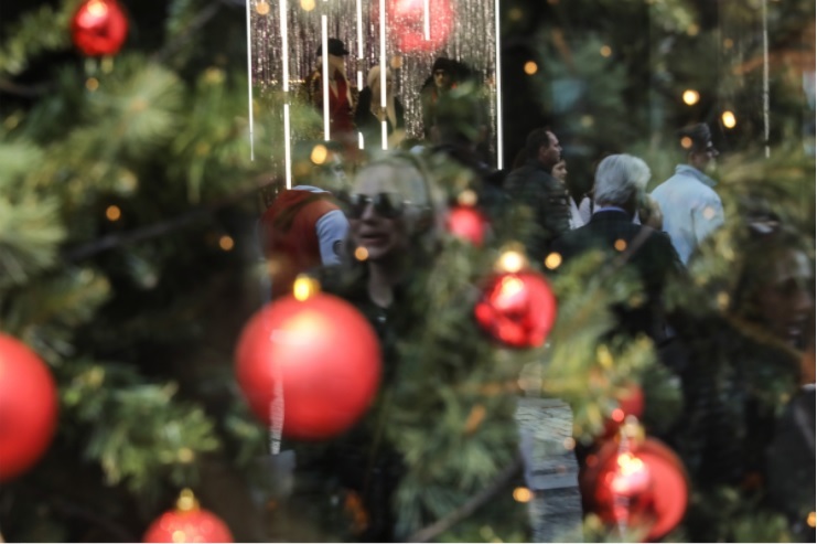 Πώς θα κάνουμε γιορτές τα Χριστούγεννα, πώς θα γίνει η άρση του lockdown