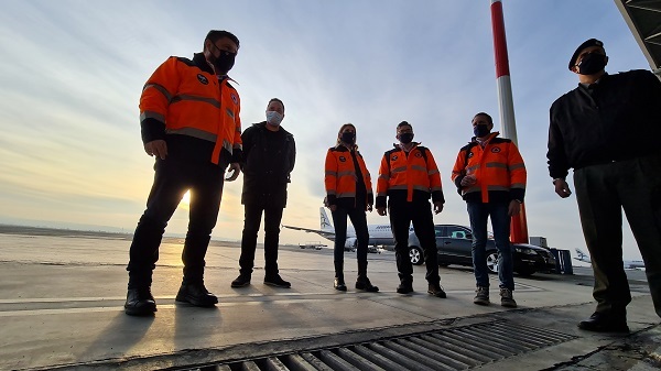 Έφτασαν στην Ελλάδα τα πρώτα εμβόλια