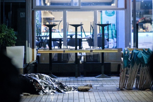 Μακελειό στον Νέο Κόσμο, δύο νεκροί, δύο τραυματίες