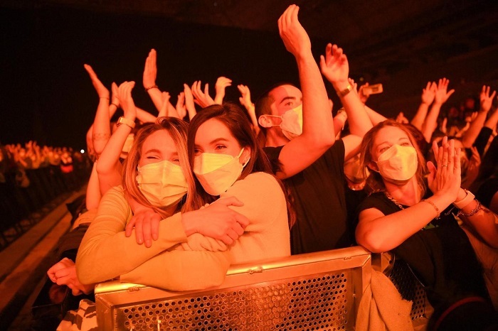 Το ισπανικό πείραμα: Συναυλία με 5.000 θεατές, rapid test και μάσκες χωρίς αποστάσεις