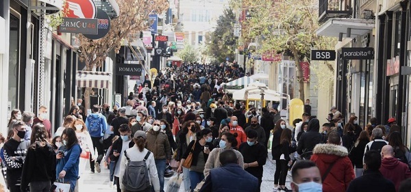 Πλημμύρισε από κόσμο η Ερμού σήμερα Σάββατο