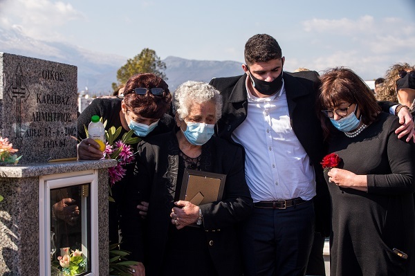 Κηδεία Γιώργου Καραϊβάζ: Συγκλόνισε ο γιος του, «ο πατέρας μου θα συγχωρούσε τους δολοφόνους του»