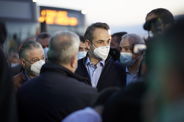 Επίσκεψη Μητσοτάκη στο αμαξοστάσιο της ΟΣΥ