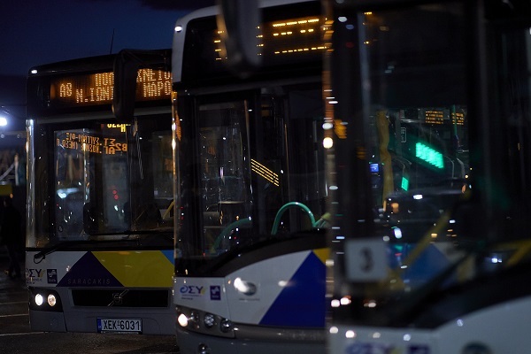 Επίσκεψη Μητσοτάκη στο αμαξοστάσιο της ΟΣΥ