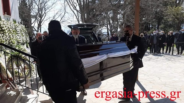 Ράγισαν καρδιές στην κηδεία του Γιώργου Καραϊβάζ