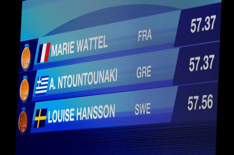 doudounaki xriso metallio europaiko igrou stivou petalouda 100m voudapesti 2