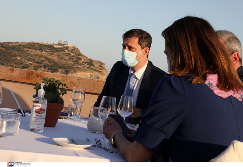 theoharis tourismos anoigma parousiasi intime 1