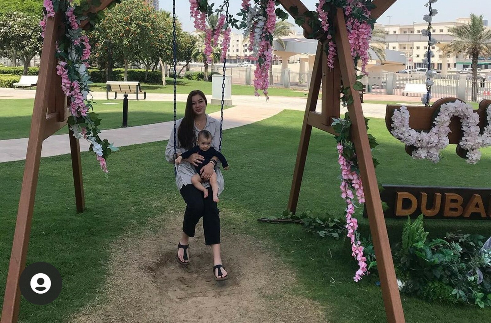 ΚΑΡΟΛΑΙΝ ΜΕΣΑ 