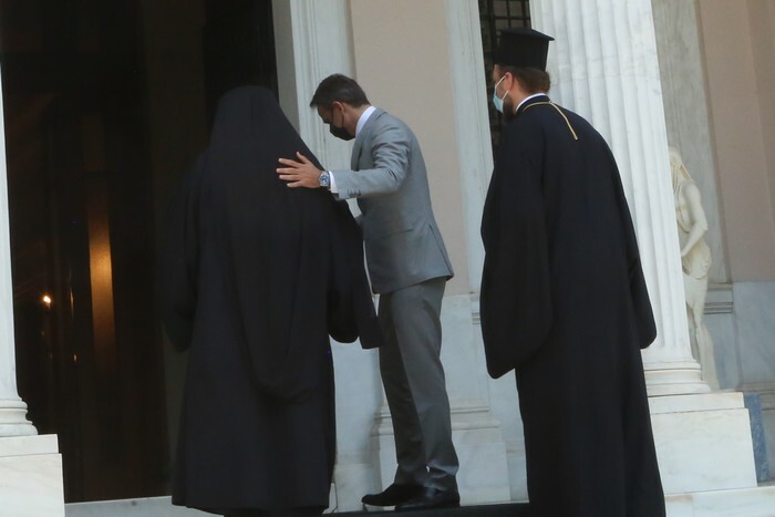 mitsotakis archiepiskopos ierwnimos maksimou sinantiti eurokinissi 3