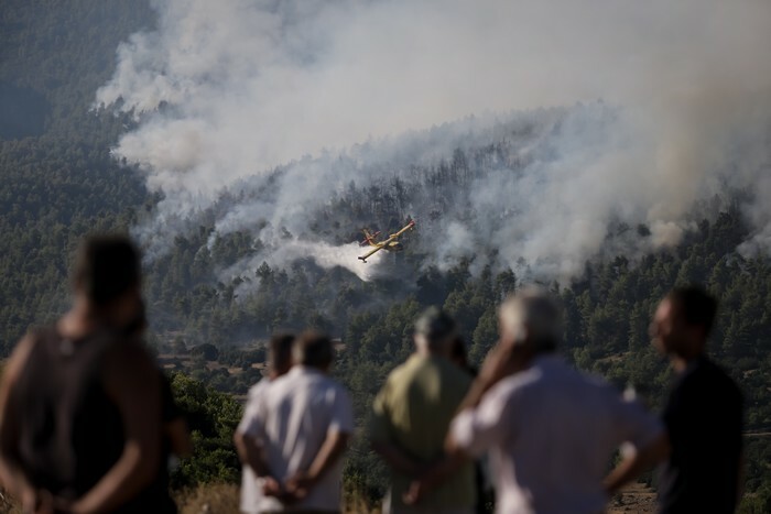 fwtia pirkagia vilia attikis katasvesi aeroplano katoikoi eurokinissi