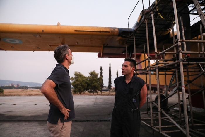 mitsotakis canadair eleusina episkepsi pteriga maxis 112 1