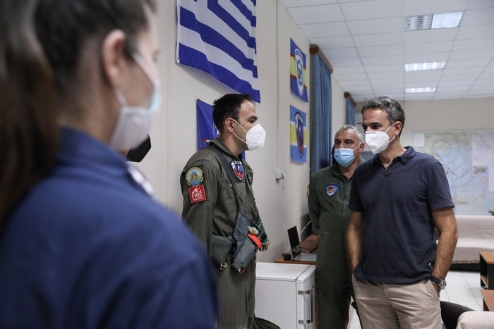 mitsotakis canadair eleusina episkepsi pteriga maxis 112 2