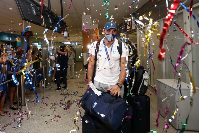 olympic games ethniki polo epistrofi tokio asimenio metallio aerodromio eurokinissi 1