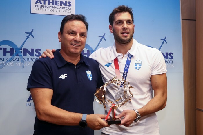 olympic games ethniki polo epistrofi tokio asimenio metallio aerodromio eurokinissi 2