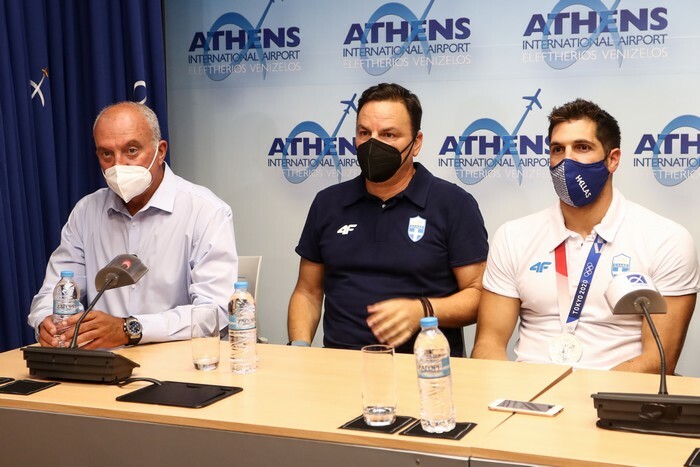 olympic games ethniki polo epistrofi tokio asimenio metallio aerodromio eurokinissi 3