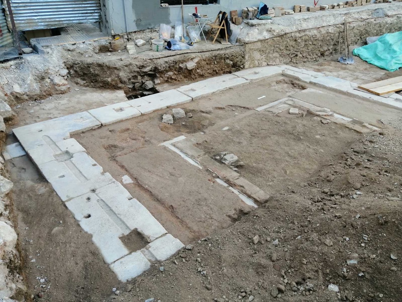 Από την ανασκαφική έρευνα στην πλατεία Θεάτρου1