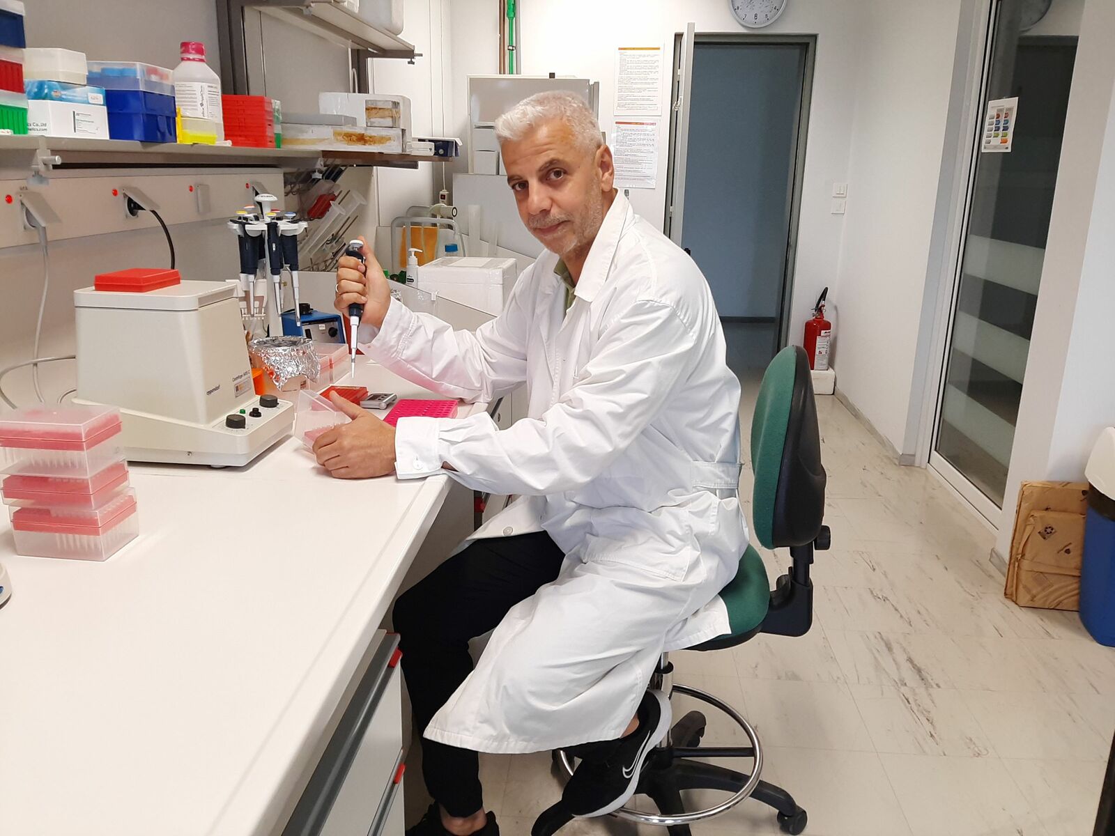 Ο διευθυντής του εργαστηρίου καθηγητής Νίκος Πουλακάκης