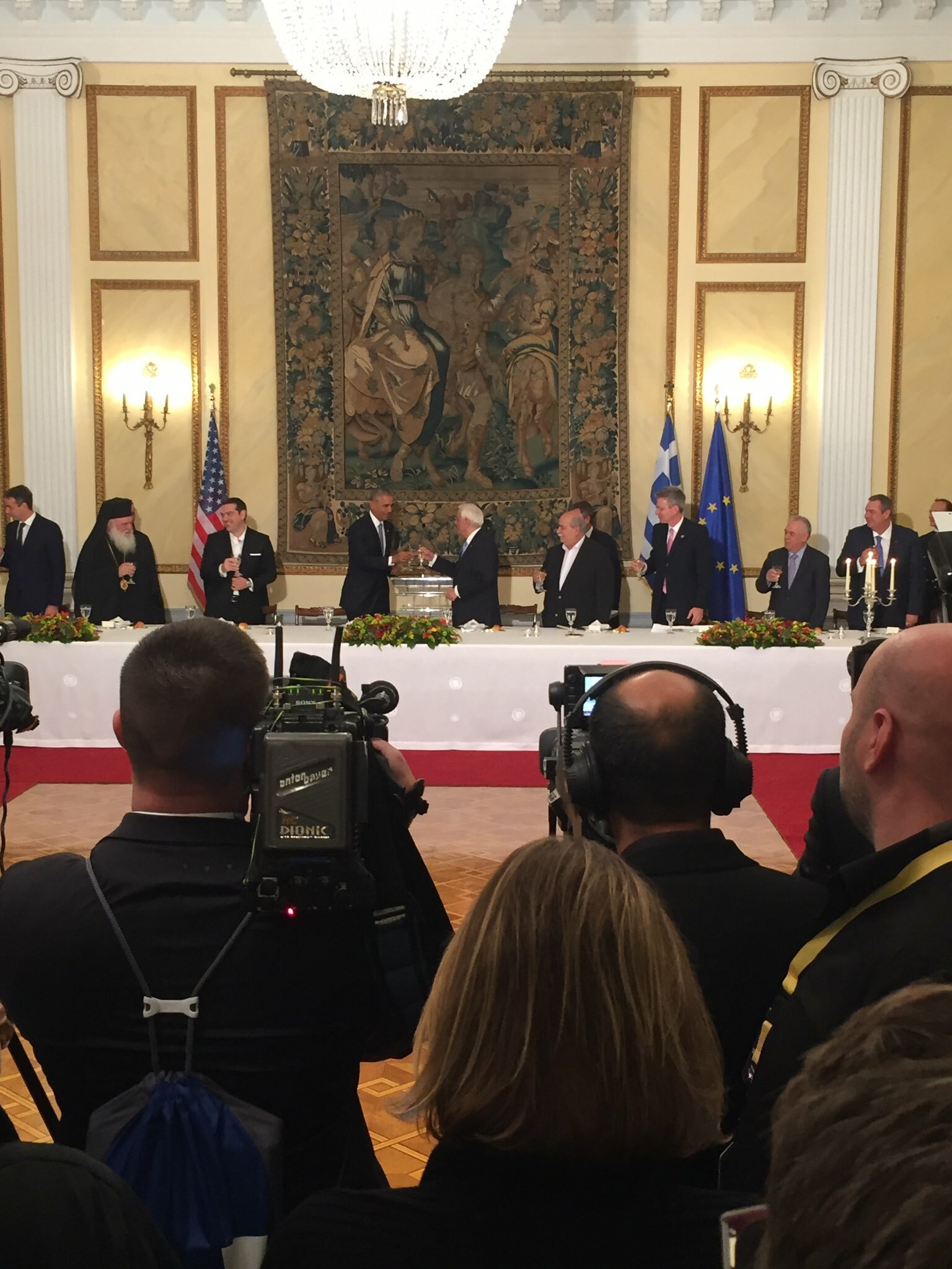 ΟΜΠΑΜΑ ΔΕΙΠΝΟ