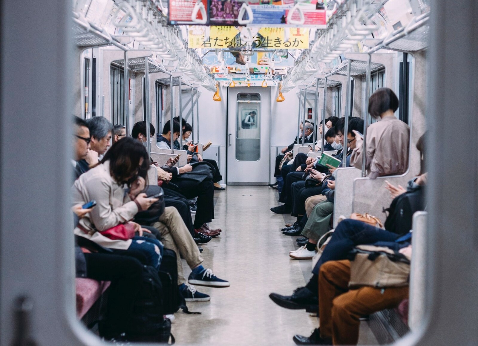 liam burnett blue qwEUsg7UbI unsplash