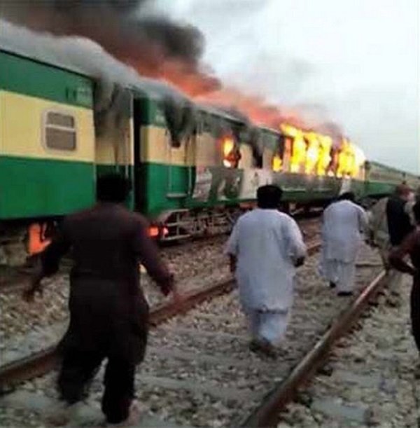 pakistan train 2 twitter