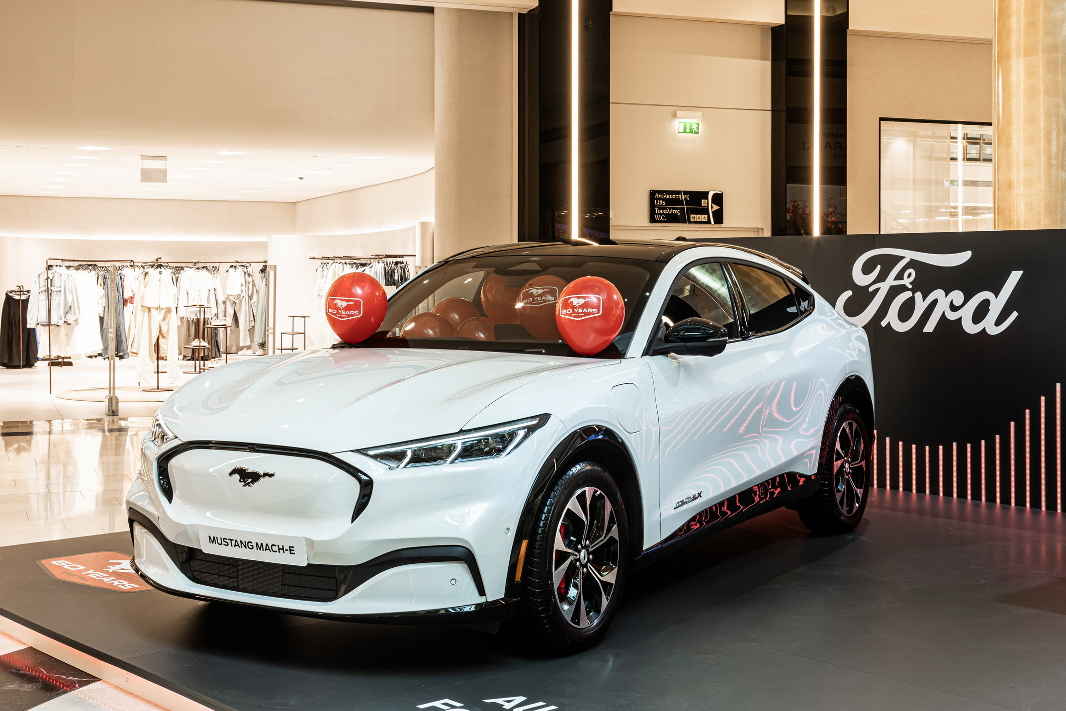 FORD MUSTANG MACH E 02 0006a