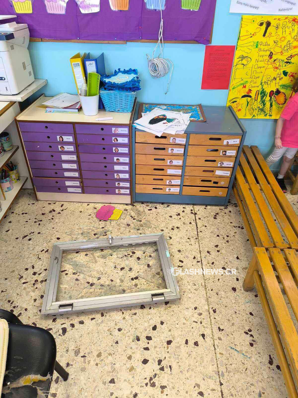 parathiro pireas 6105b