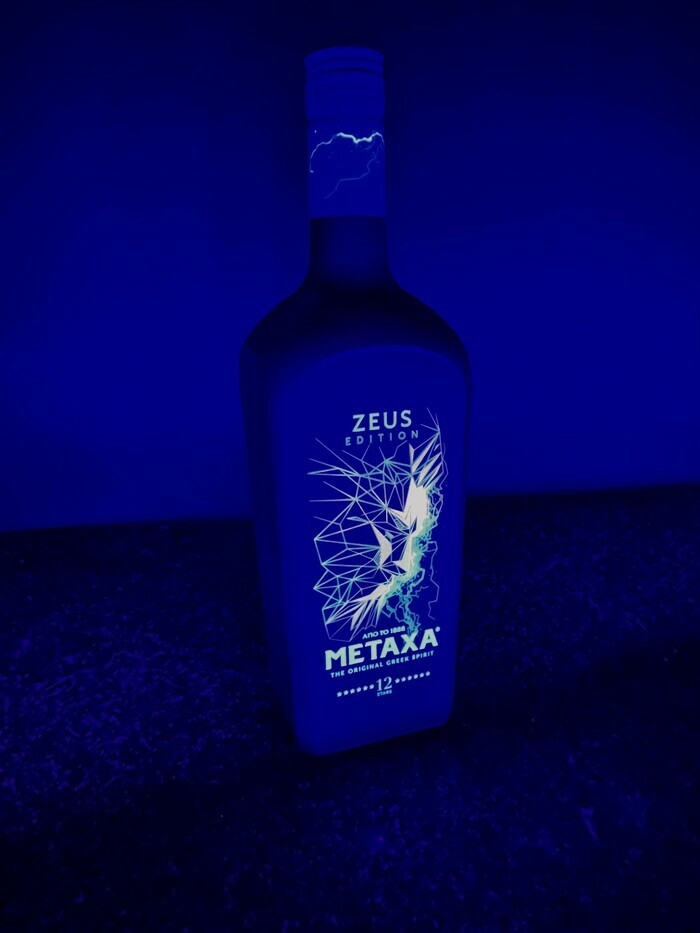 Zeus_bottle_-_Glow_activated_under_UV_light_1_610bc.jpeg