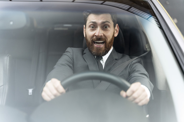 taxi-driver-looking-scared-before-accident_1_80941.jpg