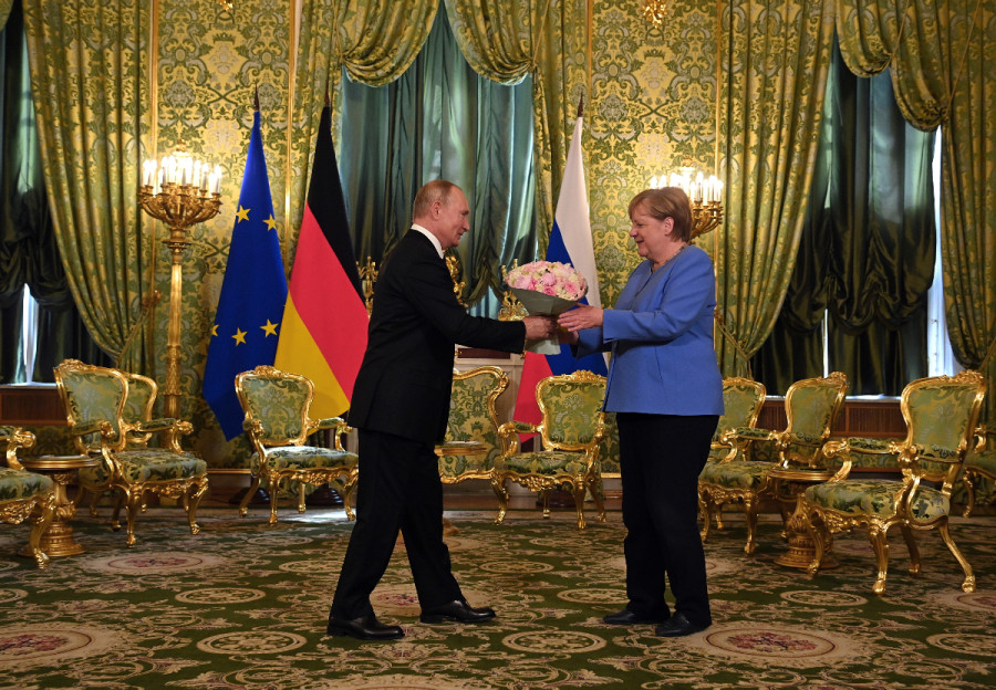 putin-merkel_b742b.jpg