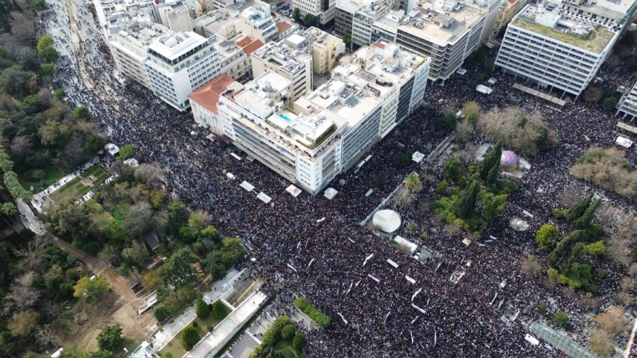 Hundreds-of-Thousands-Rally-Across-Greece-Demanding-Justice-for-Tempi-Tragedy_1_b4e97.jpg