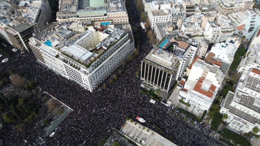 Hundreds-of-Thousands-Rally-Across-Greece-Demanding-Justice-for-Tempi-Tragedy_2_9555a.jpg