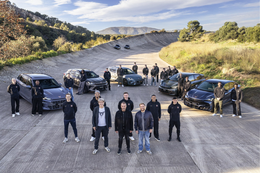 FC-Barcelona-players-driving-experience-at-the-Terramar-Circuit_06.pg_d586c.jpg