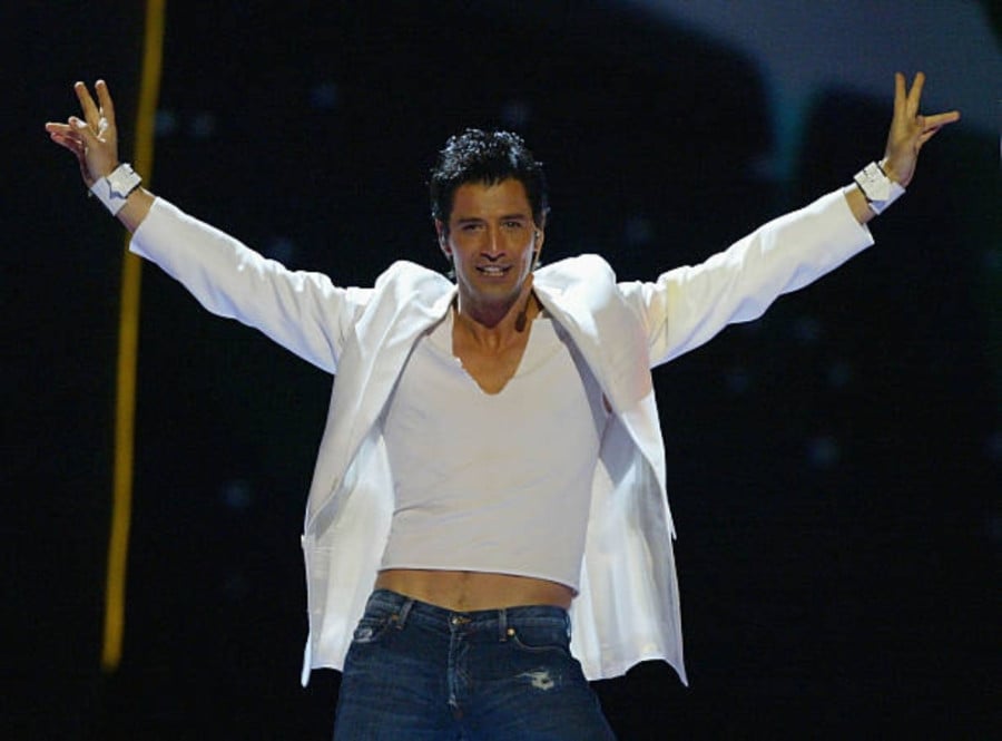 sakis-rouvas2004_1_7b6ad.jpg