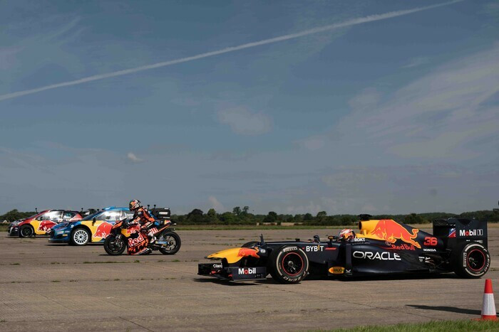 F1_vs_Motorbike_6b77c.jpg