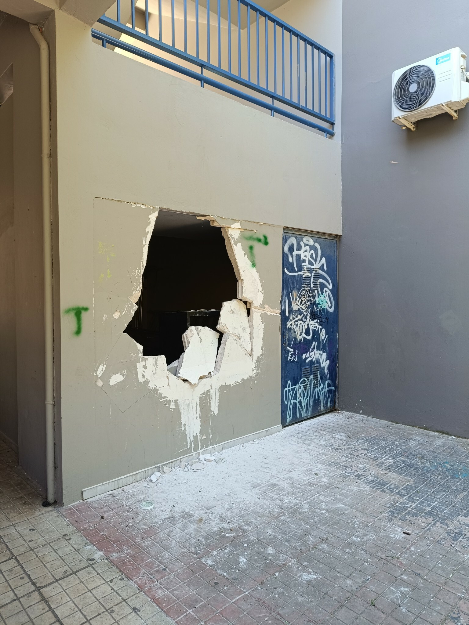 VANDALISMOS EXOFYLLO 913f5