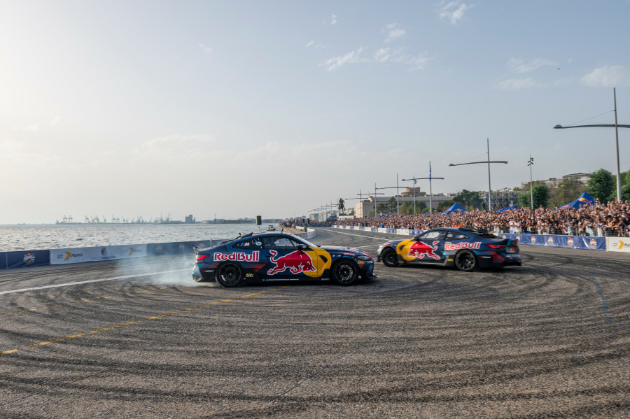 Red_Bull_Showrun_by_ALUMIL_1_f4836.jpg