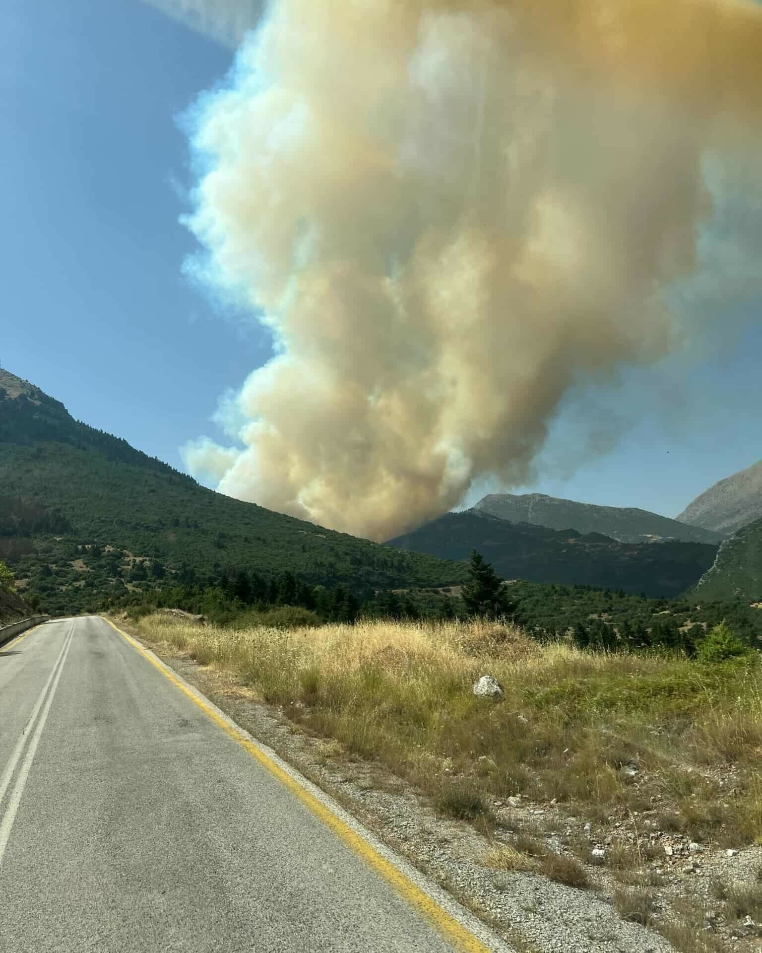 FENEOS EPOXIKOI PYROSVESTES b5942