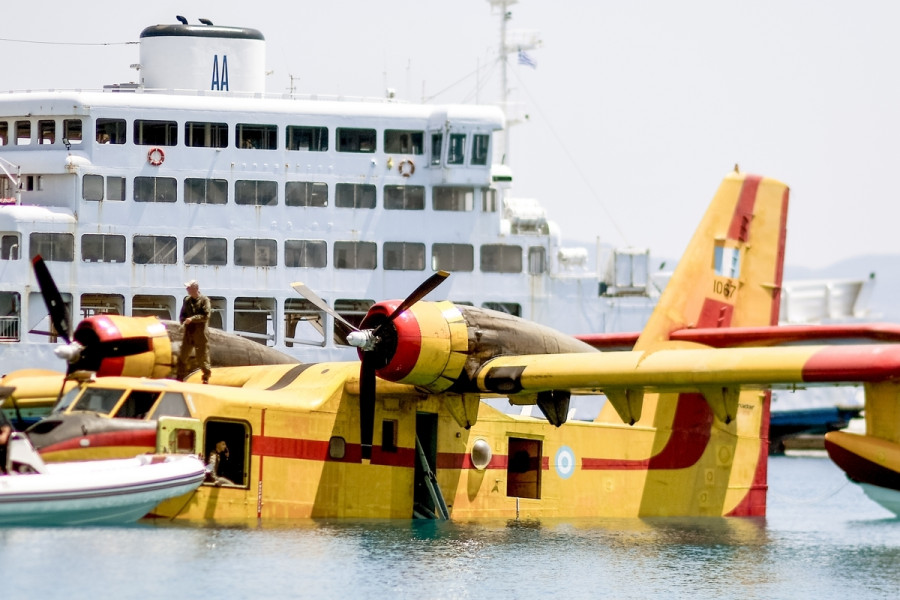canadair3_14e0e.jpg